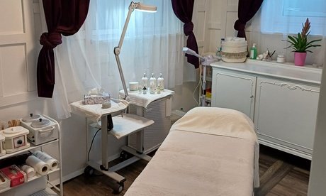 Inkl. 60 Min. Ganzkörper-Peeling: 45-60 Min. Gesichtsbehandlung nach Wahl für 1 Person