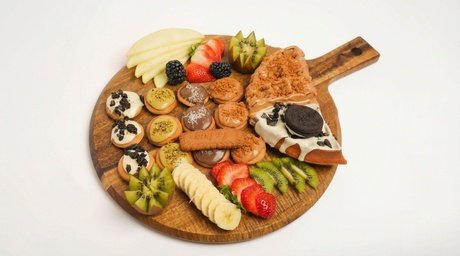 Für 4 Personen: kleine Partyplatte mit verschiedenen Desserts