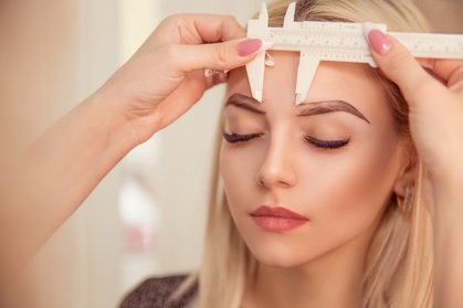 Microblading Inkl. Auffrischung: Microblading der Augenbrauen inkl. Abschlusspflege & Willkommensgetränk für 1 Person