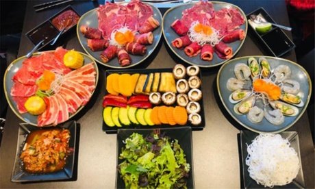 Koreanisches Barbecue am Tisch für 4 Personen