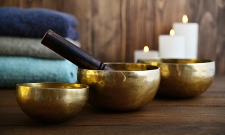 Tiefenentspannungs-Paket für 1 Person: Klangschalen-Massage & Wärmebehandlung