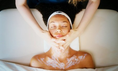 Aqua-Facial (Glowsolution) & 30 Min. Venenengel-Lymphmassage für 1 Person