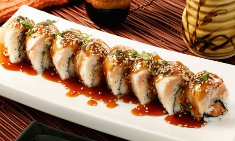 Für 1 Person: Sushi Box zum Mitnehmen (12x Maki 4x Nigiri & Grüntee)