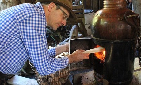 Für 2 Personen: Gin/Rum selbst brennen inkl. Tasting Freibier & hauseigene Bratwurst
