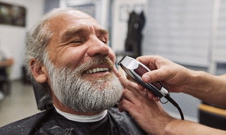 Klassischer Herrenhaarschnitt – Waschen Schneiden & Stylen (30 Min.)