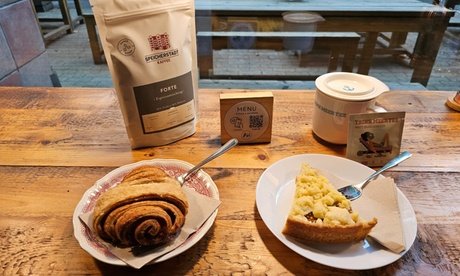 Für 6 Personen: Frischer Kuchen & Heißgetränk nach Wahl