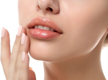 Mit bis zu 1 ml Hyaluron: Lippenaufbau von Ober- und Unterlippe