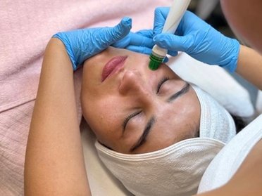 Für Gesicht Hals & Dekolleté: Aqua-Facial für 1 Person