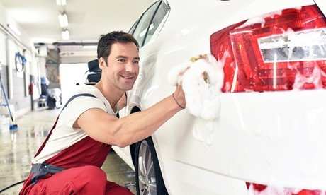 Inkl. Ozonbehandlung: Deluxe-Aufbereitung innen und außen für 1 Pkw