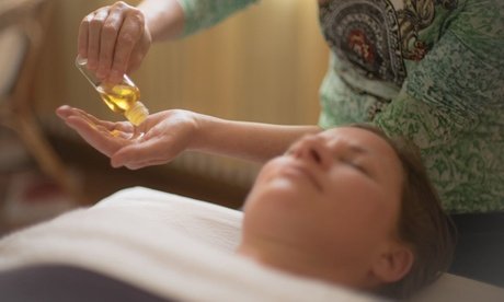 60 Min. Shiatsu- und energetische Heil-Behandlung für Damen für den Kopf-/Nackenbereich