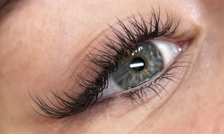 60 Min. Wimpernlifting inkl. Färben & Pflege mit Vitamin/Keratin für 1 Person