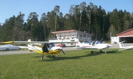 90 Min.Schnupperkurs im Ultraleichtflugzeug inkl. 30 Min. theoretischer Einweisung mit Foto im und am Flugzeug
