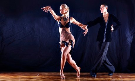 Für 2 Personen: Salsa-Tanzkurs mit 4 Einheiten à 90 Minuten (einlösbar am Sa.)