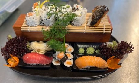Für 3 Personen: kleine Überraschungs-Sushi Platte