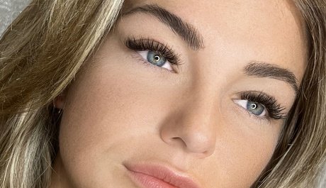 Ein vollständiges Set Leichter Look Wimpernverlängerungen + eine Auffüllung