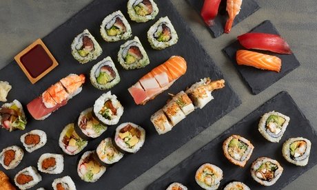 Für 2 Personen: Sushi-Platte mit Vorspeise nach Wahl