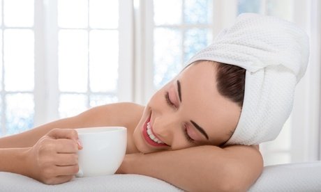 Freundinnenpaket: Klassische Gesichtsbehandlung mit Hyaluron inkl. Tee oder Kaffee für 2 Personen