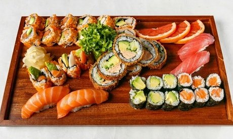 Für 2 Personen: 3-Gänge-Menü mit XXL-Lachs- oder veganer Sushi-Platte