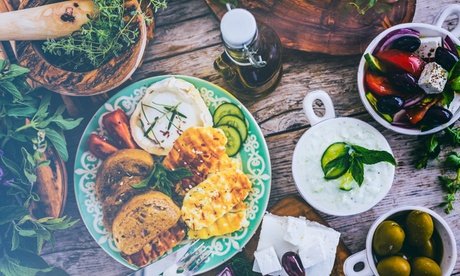 Für 4 Personen: Griechisches All-you-can-eat-Buffet inkl. 2cl Ouzo & Getränk