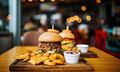 Für 4 Personen: KOBÉS Burger nach Wahl inkl. Beilage und Getränk