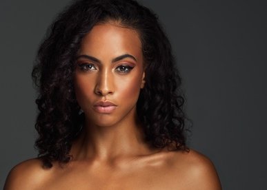 Mit 1 ml Hyaluron: 8-Punkte-Gesichtsbehandlung Mini (bei geringer Gesichtsalterung)