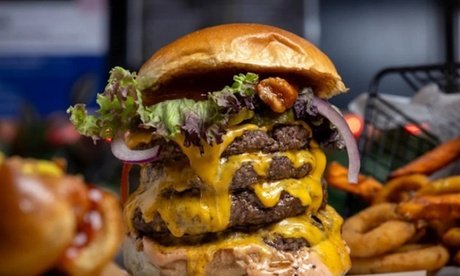 Für 4 Personen: Burger nach Wahl inkl. Pommes