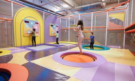 Für 2 Erwachsene und 2 Kinder: Eintritt für die Indoor Play Zone inkl. Getränke