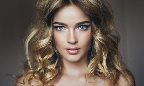Balayage inkl. Ansatzfärbung und Foliensträhnen für 1 Person (einlösbar für langes Haar)