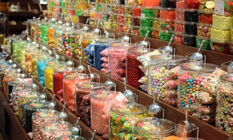 Für 2 Personen: 90 Min. Süßigkeiten Tasting inkl. Snacks & Softdrinks (5 Süßigkeiten / 5 Softdrinks)