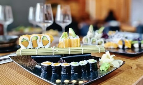 2x Umi Vegan XXL Sushi-Platte und 6 Vorspeisen nach Wahl für bis zu 6 Personen