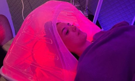 135 Min. Beautypaket mit Edelstein Gesichtsbehandlung Pediküre und Haarveredelung (Einlösbar Di-Fr)