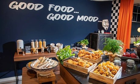 Für 4 Personen: Frühstücksbuffet inkl. 1 Glas Sekt