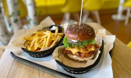 Fü 2 Personen: Chicken Burger nach Wahl mit Pommes frites