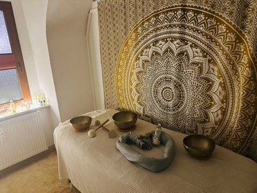 Massage nach Wunsch: 60 Min. - Anwendung von Therapieklangschalen möglich