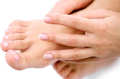 30 Min. klassische Maniküre + 45 Min. Pediküre inkl. Fußbad