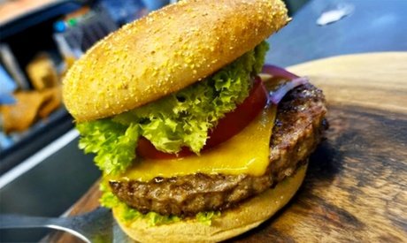 Für 4 Personen: Burger-Menü inkl. Getränk und Pommes (gilt nur für Take Away)