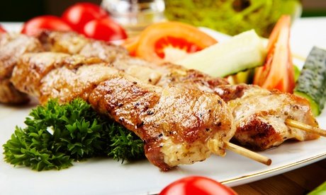 Für 4 Personen: 3-Gänge-Menü mit Grillteller und Digestif (einlösbar Di. - So.)