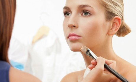 Individuelle Make-up-Beratung inkl. Gesichtspflegeberatung und Getränke für 2 Personen