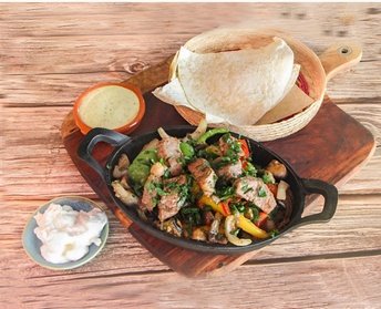 Für 2 Personen: Mexikanisches-Streetfood-Menü (einlösbar Di. - Do. & So. von 12 - 21 Uhr)