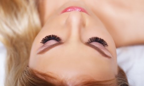 Inkl. Keratin-Booster-Behandlung: Wimpern-Lifting inkl. Färben für 1 Person