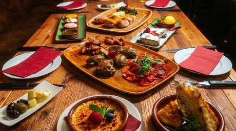 Für 4 Personen: Hauptgang und Dessert nach Wahl