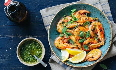 Für 1-2 Personen: 2 kg Black-Tiger-Riesengarnelen inkl. Salat & Brot