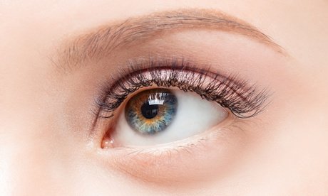 In der 2D-Wimperntechnik: Wimpernverlängerung mit bis zu 160 Cashmere-Wimpern pro Auge