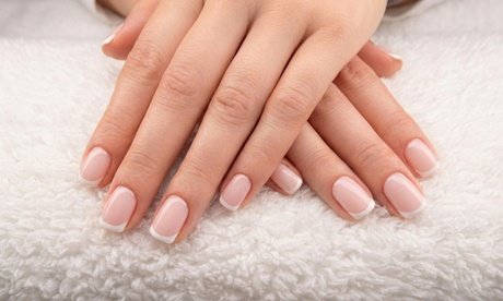 30 Min. klassische Maniküre (ohne Lack) für 1 Person