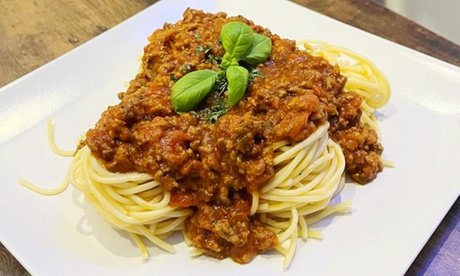 Genussvolles 2-Gänge-Menü für 1 Person: Pasta Wein & Tiramisu