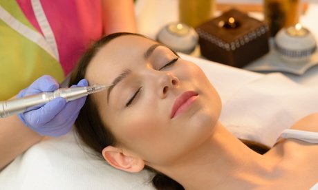 Gloss Lips für die Lippen: Permanent Make-up für eine Person