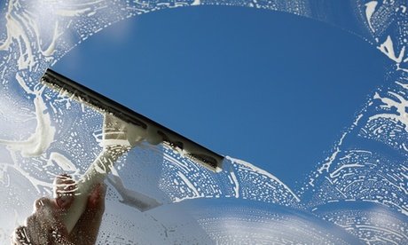 Für bis zu 15 Fenster: Innen und außen Reinigung inkl. Rahmenreinigung Reinigungsmittel und Anfahrt