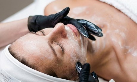 Aqua-Facial & LED-Lichttherapie für 1 Person