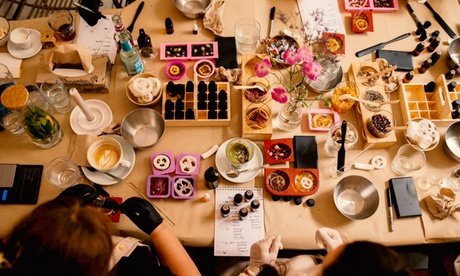 Für 2 Personen: Seife selbst herstellen & gestalten (formen färben veredeln)