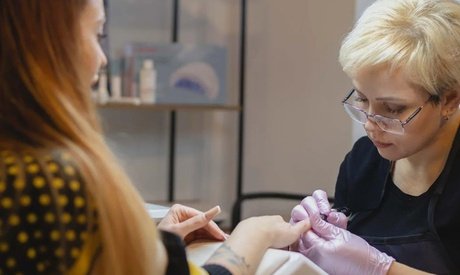 60 Min. Kosmetische Pediküre mit Gellack / Schellack für 1 Person